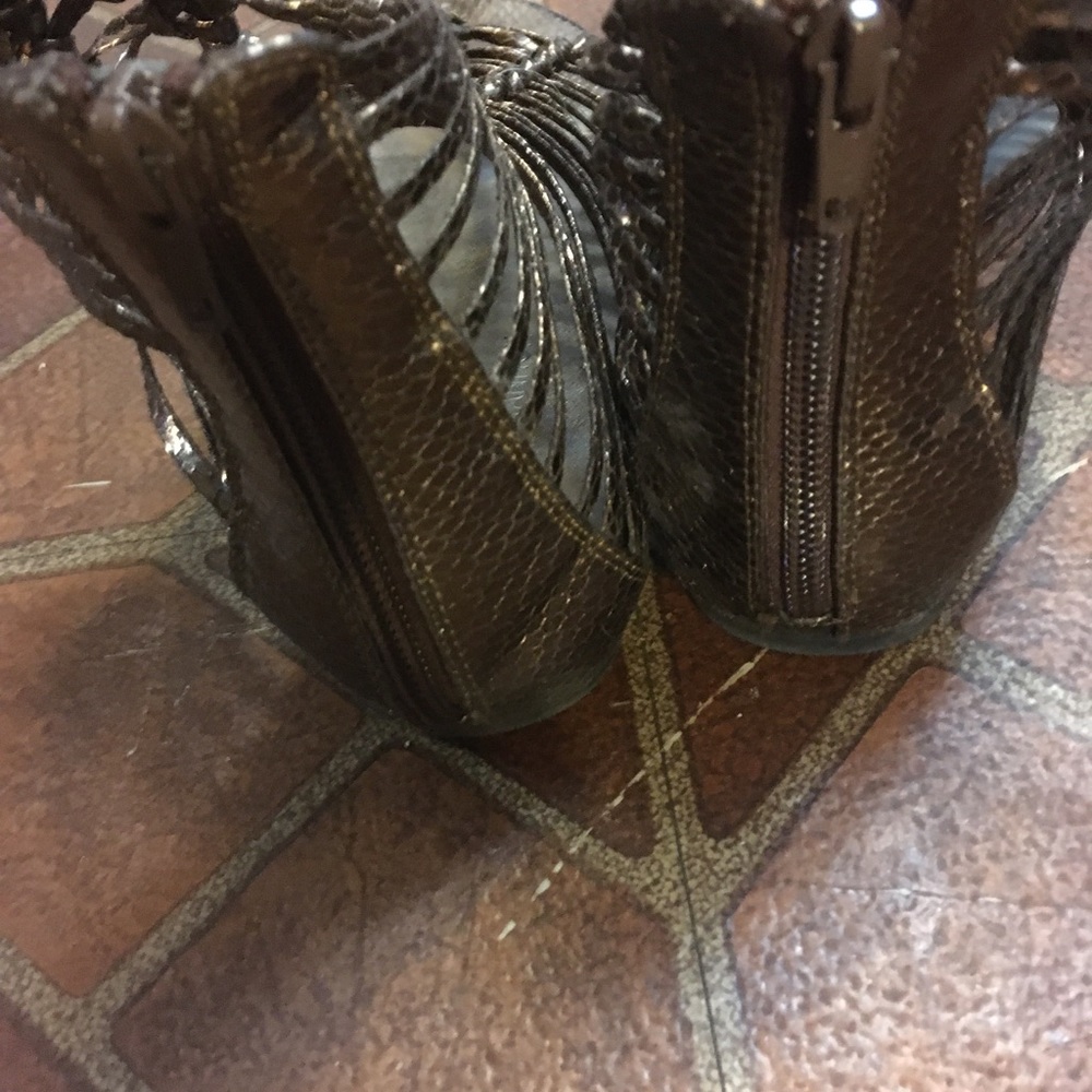 Shoe - Picture 3 of 4